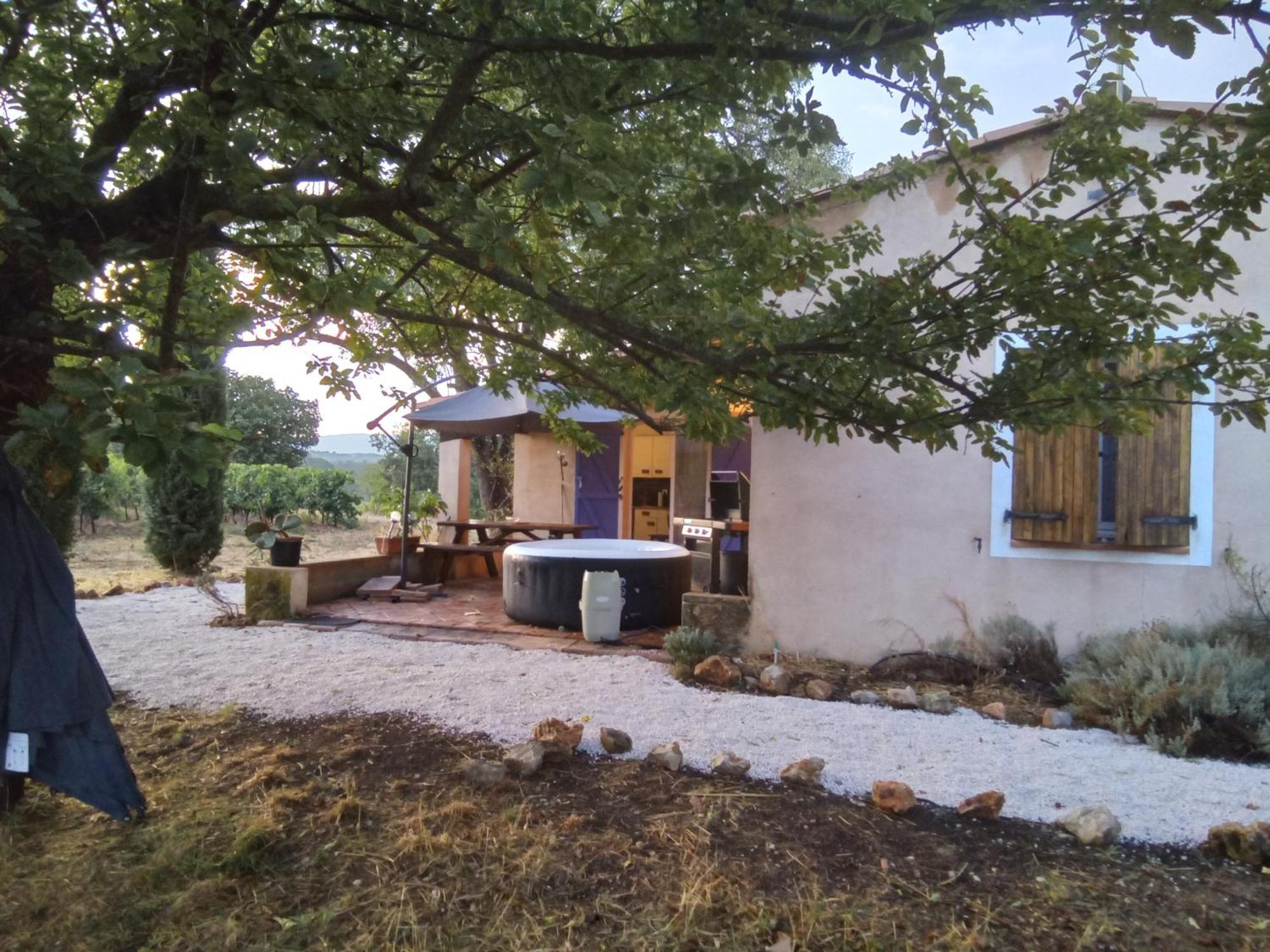Des Arnoux Dans La Vigne * Draguignan
